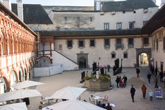 Der schöne Hof der Schallaburg mit Teilen der Wikinger-Ausstellung